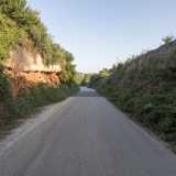 ...giriamo a destra per la vecchia provinciale 54, una spettacolare strada circondata dalla roccia che passa sopra il Ponte Antico tagliando in due la lama